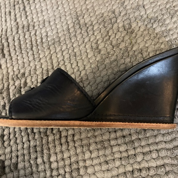 Chanel interlocking CC black leather slides - Picture 9 of 16